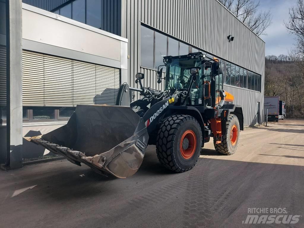 Develon DL 200-7 Kolesové nakladače