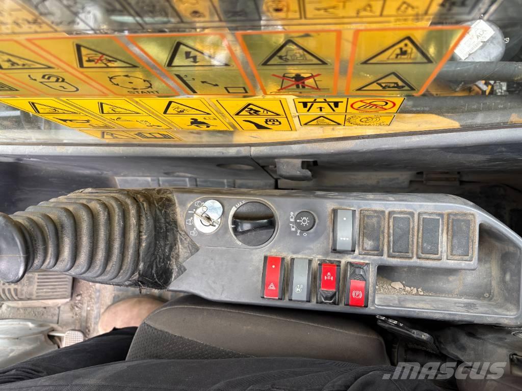 Komatsu PW148-11 Kolesové rýpadlá