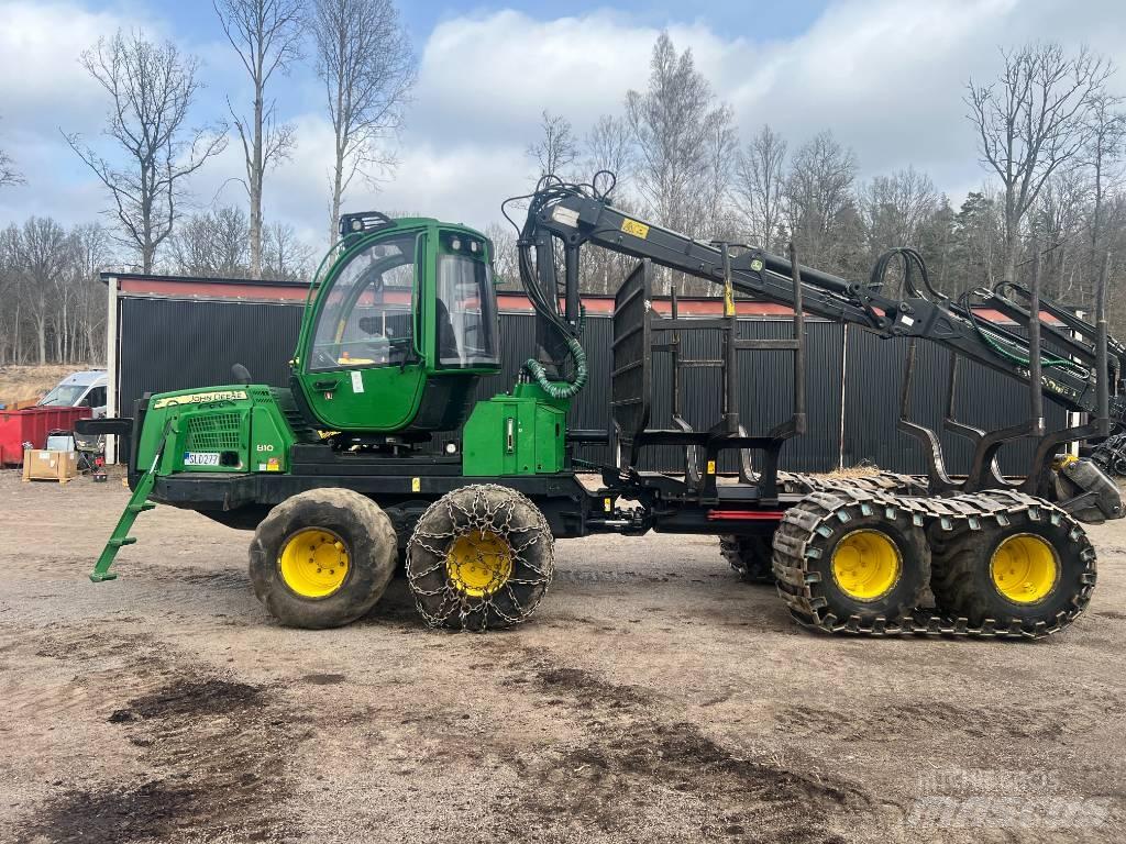 John Deere 810 E Lesné traktory