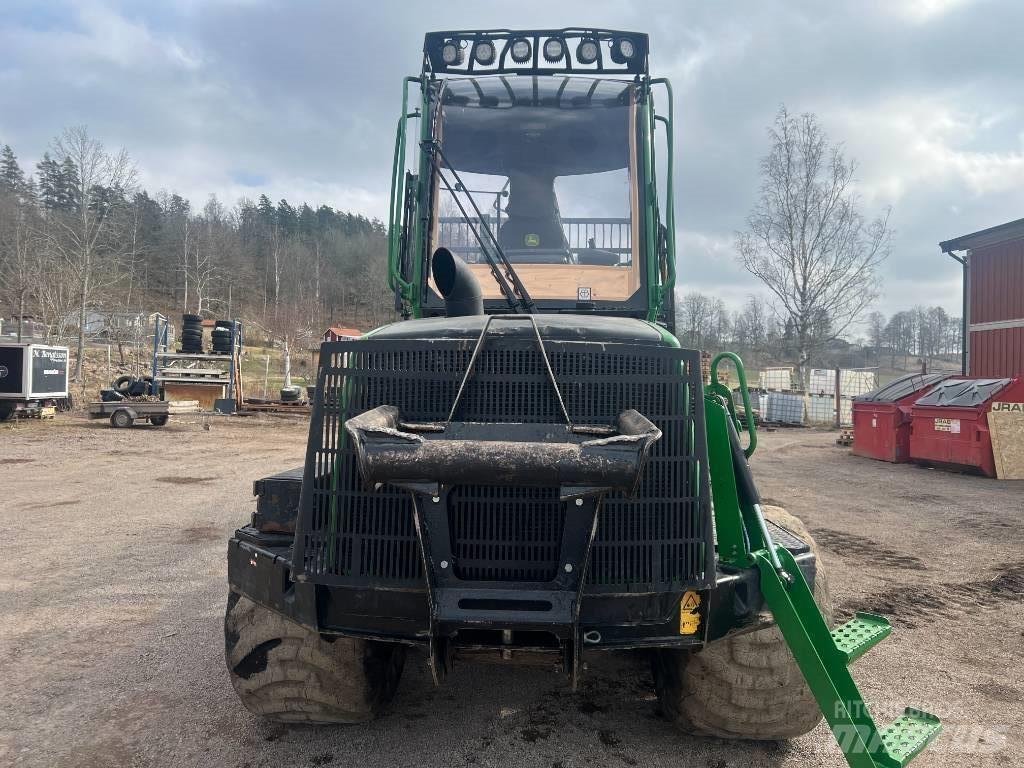 John Deere 810 E Lesné traktory