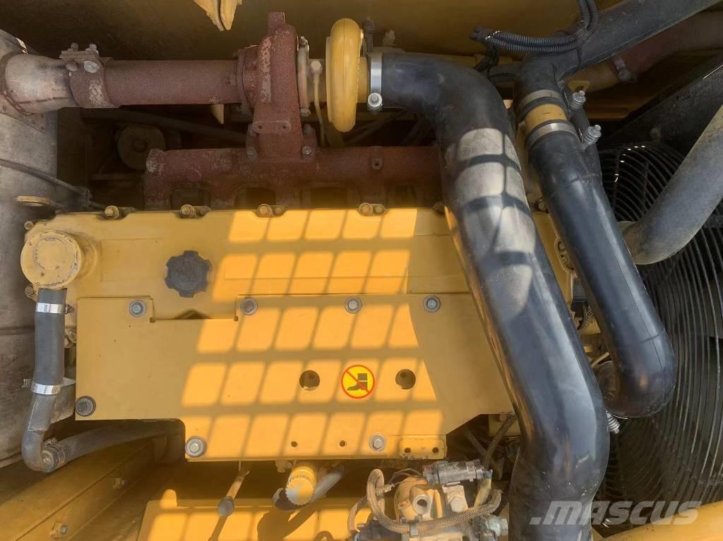 CAT 323 D L Pásové rýpadlá