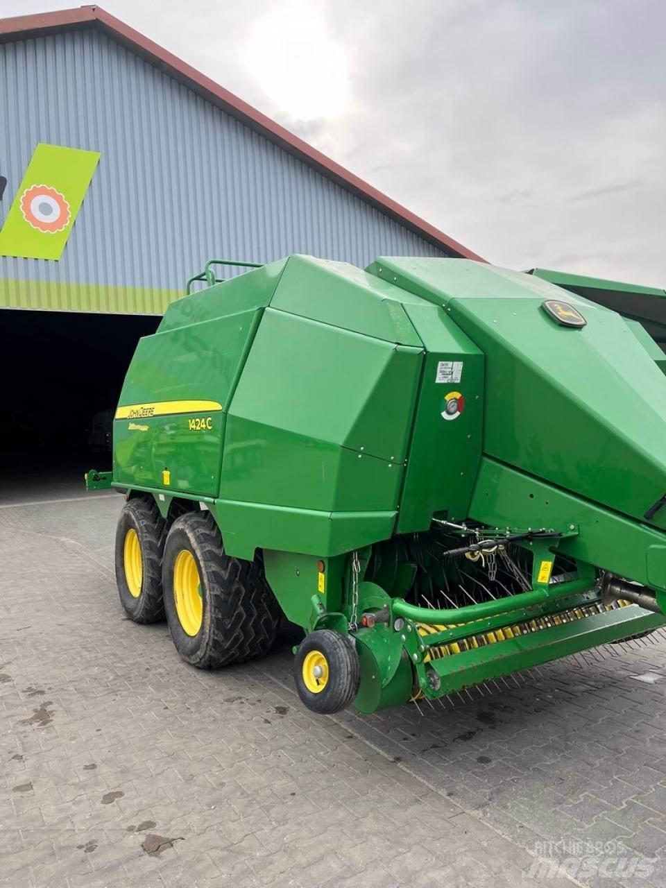 John Deere 1424 C Lisy na hranaté balíky