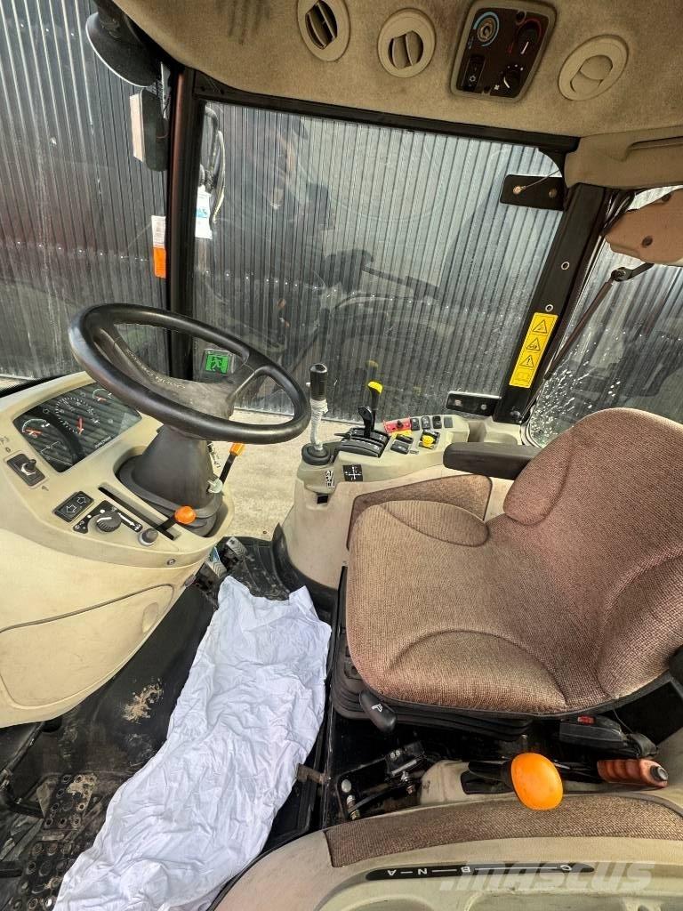 John Deere 3720 Kompaktné traktory