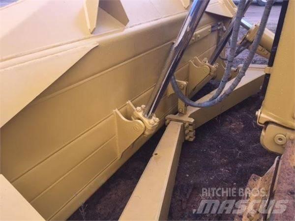 CAT D 6 R Pásové dozéry