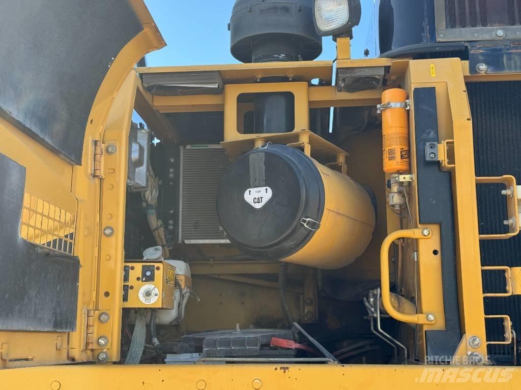 CAT 330 D L Pásové rýpadlá