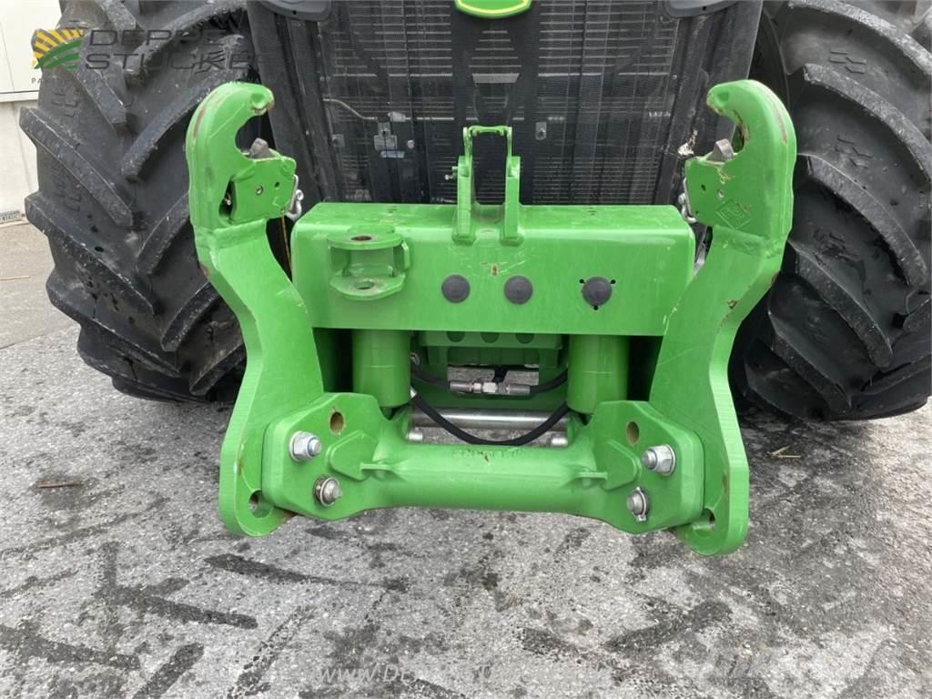 John Deere 8370R Traktory