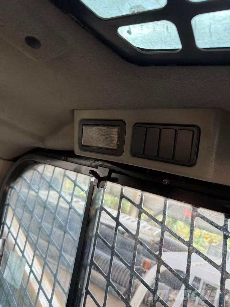 CAT 246 D Šmykom riadené nakladače