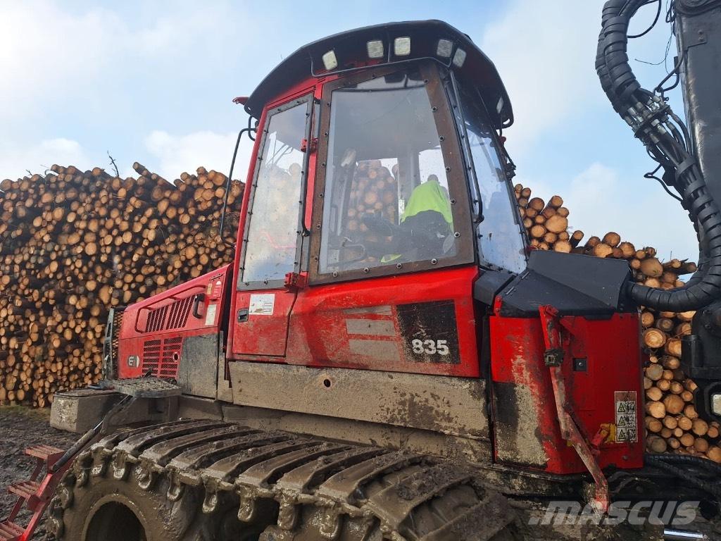 Komatsu 835 Lesné traktory