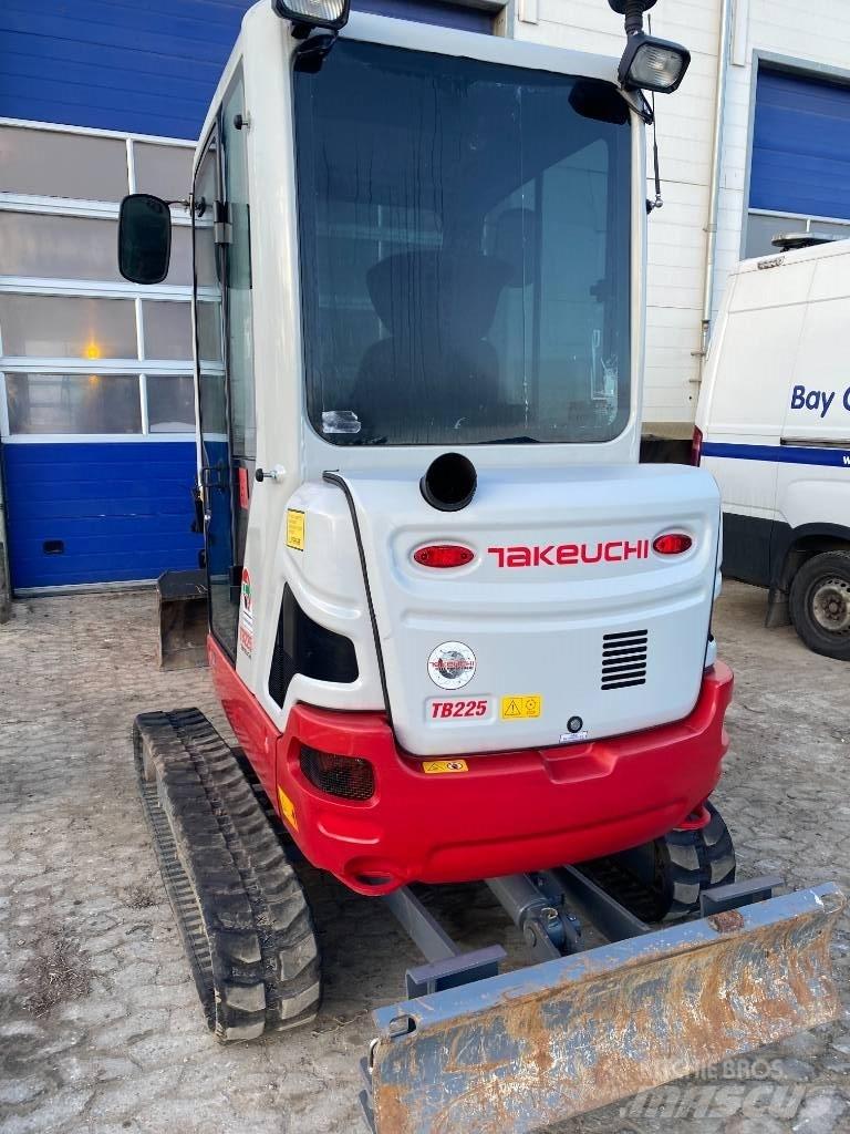 Takeuchi TB 225 Mini rýpadlá < 7t