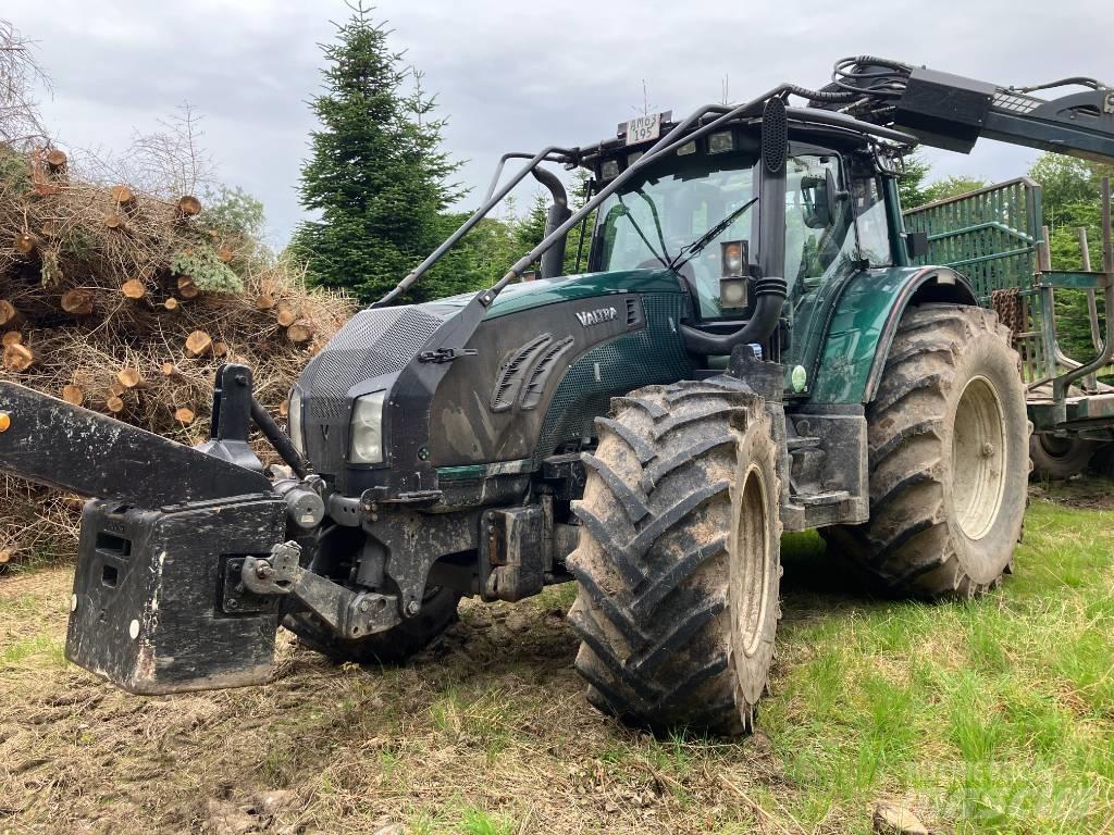Valtra T 213 V Lesné traktory