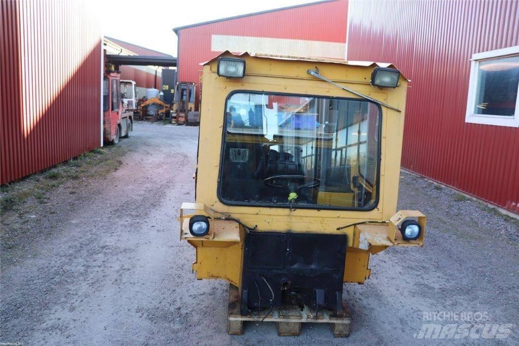Lundberg 341 Kabíny a interiér