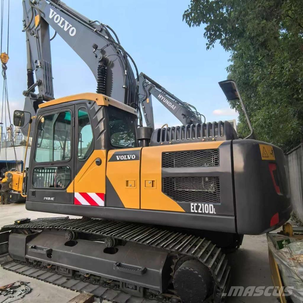 Volvo EC 210 D Midi rýpadlá 7 t - 12 t