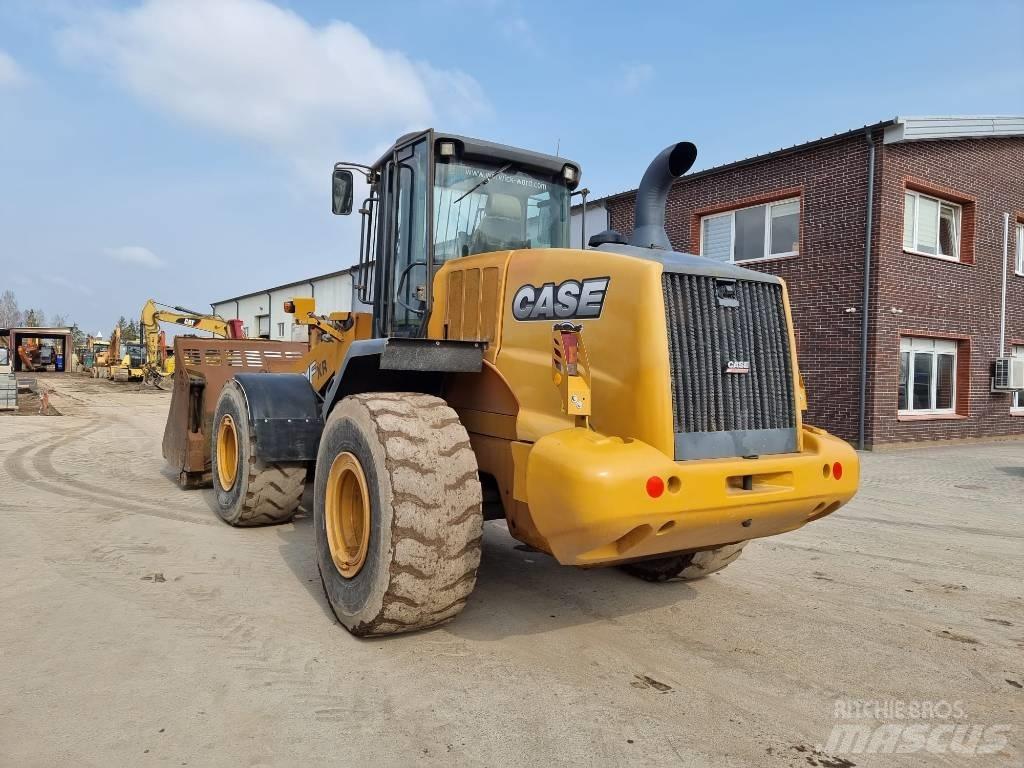 CASE 821 FXR Kolesové nakladače