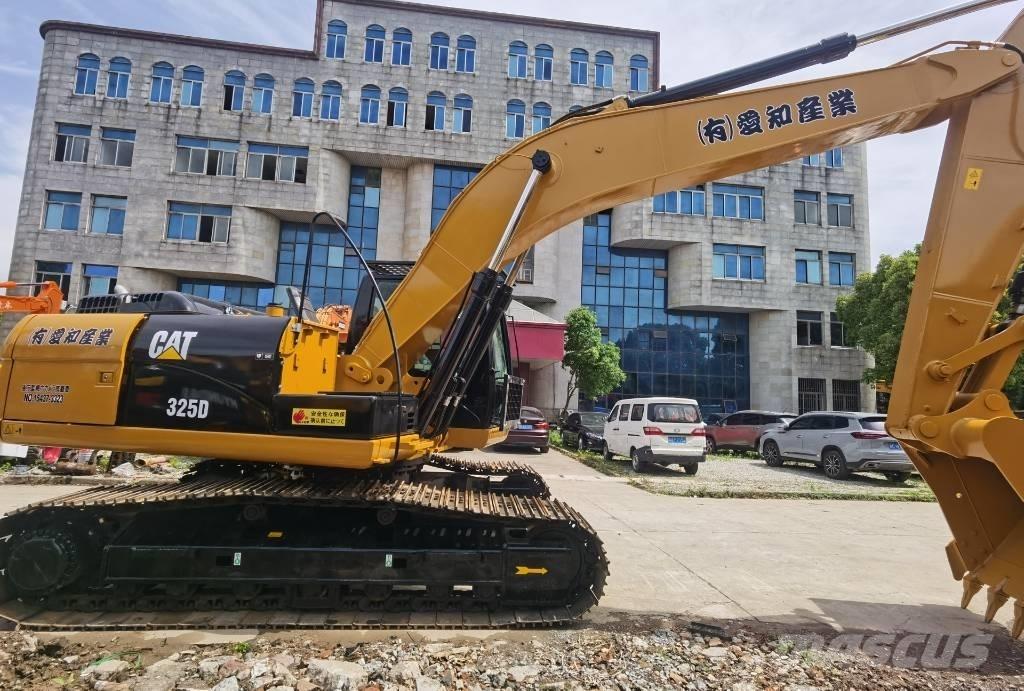 CAT 325 D Pásové rýpadlá