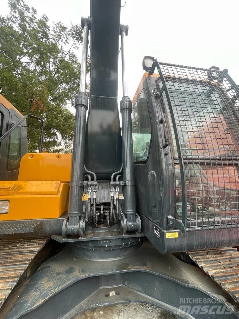 Hyundai R210 Pásové rýpadlá