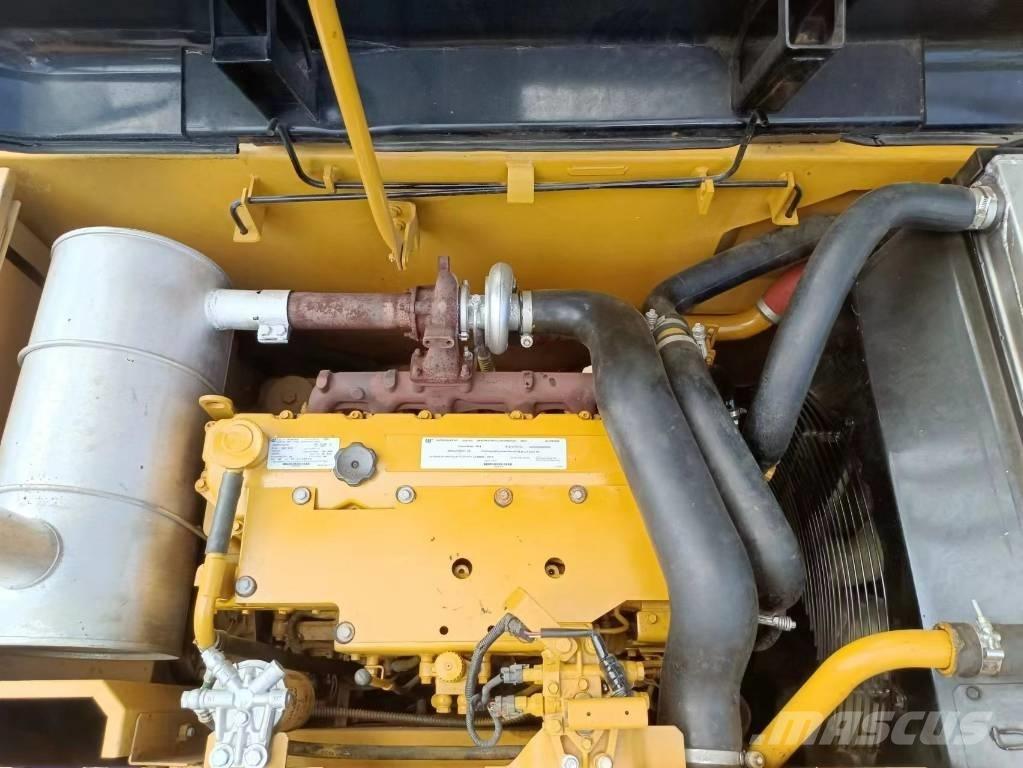 CAT 320 D Midi rýpadlá 7 t - 12 t