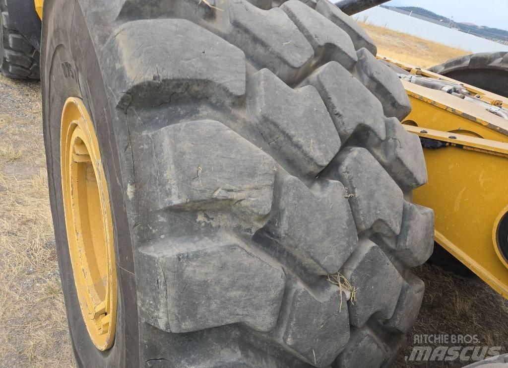 CAT 745 Kĺbové nákladné autá