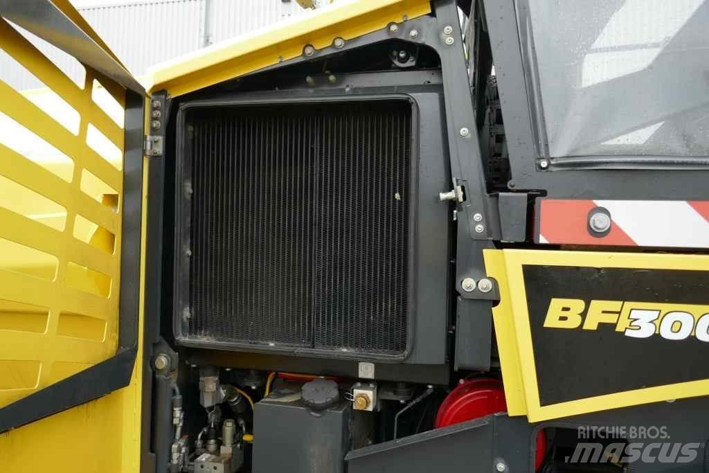 Bomag BF 300 C-2 Malé asfaltovacie stroje