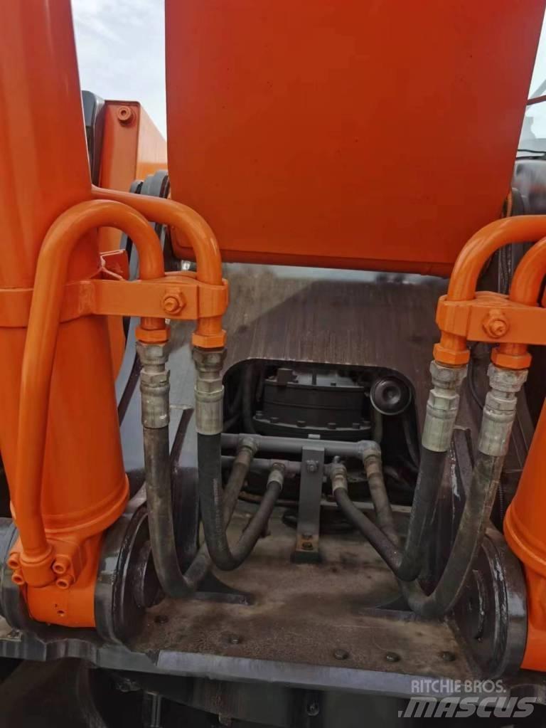 Hitachi ZX 240 Pásové rýpadlá