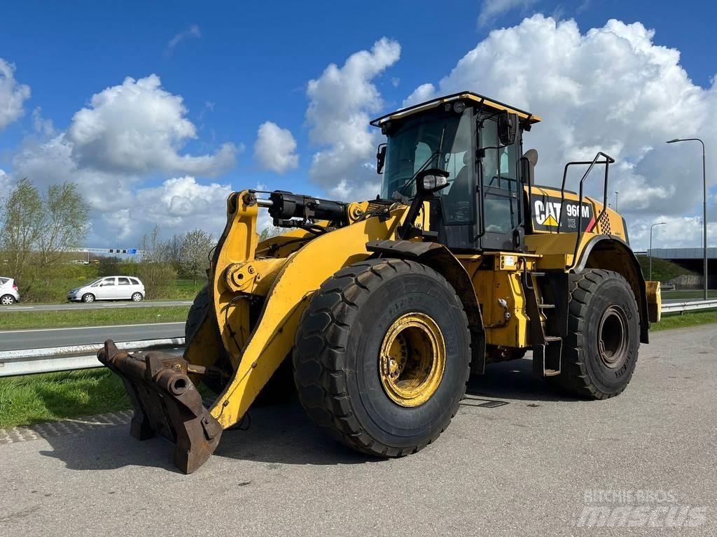 CAT 966M XE Kolesové nakladače
