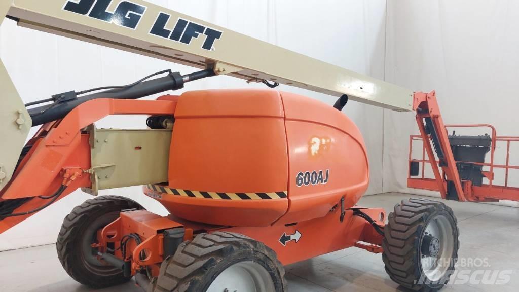 JLG 600 AJ Kĺbové plošiny