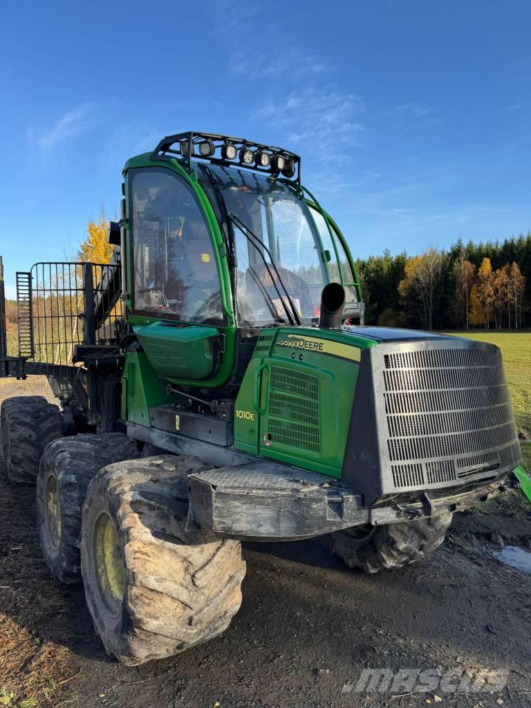 John Deere 1010 E Lesné traktory