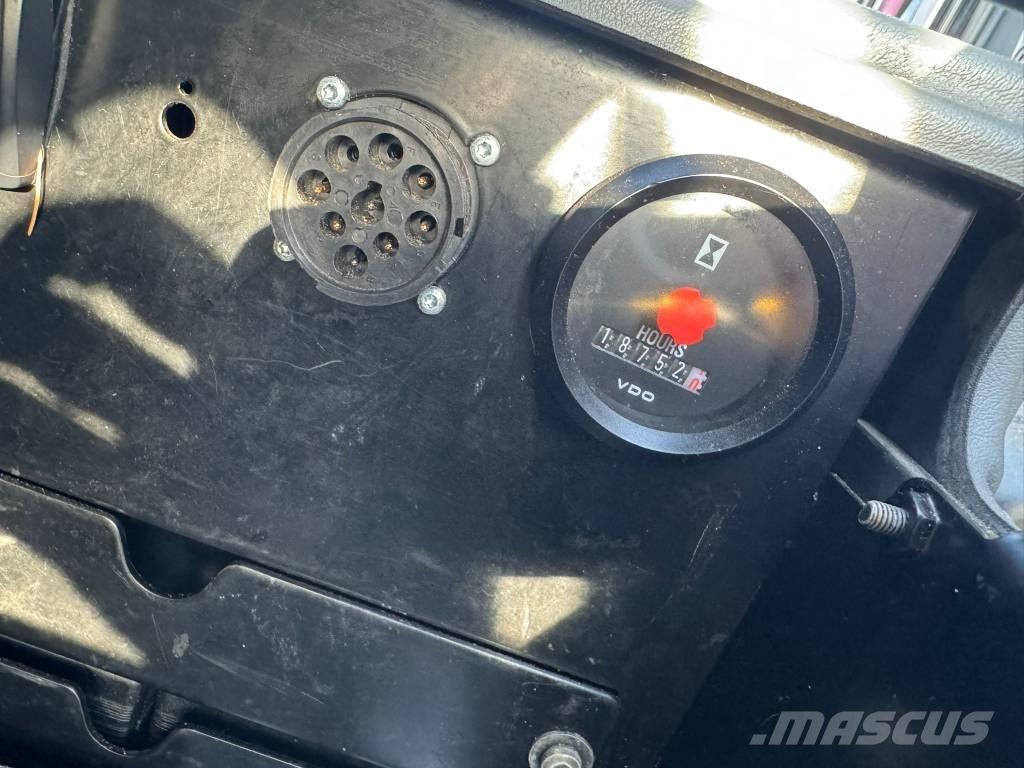 John Deere 1010 E Lesné traktory