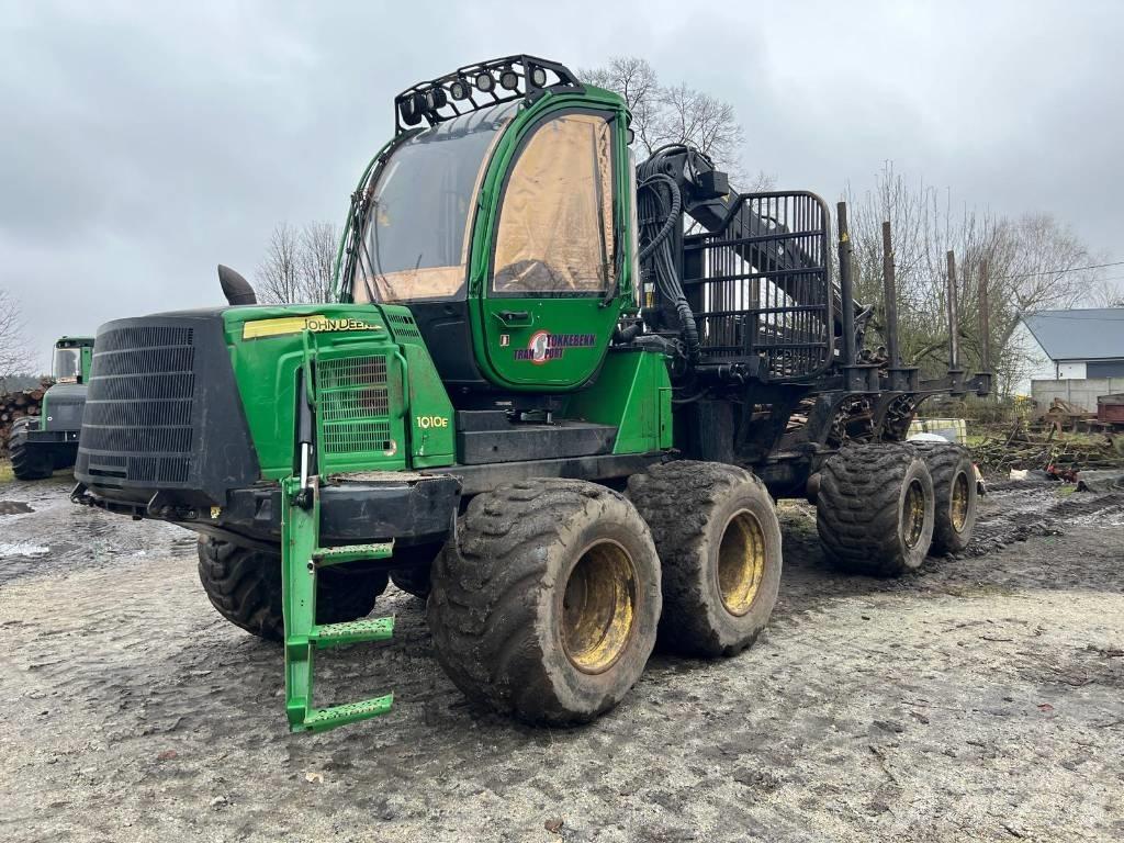 John Deere 1010 E Lesné traktory