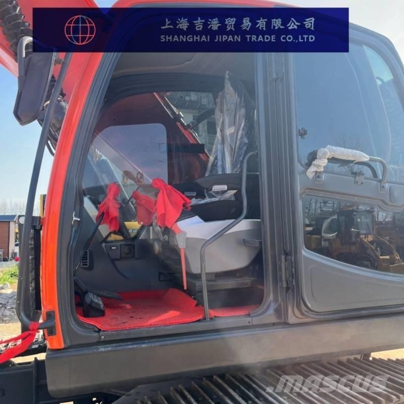 Doosan DX 225 Pásové rýpadlá