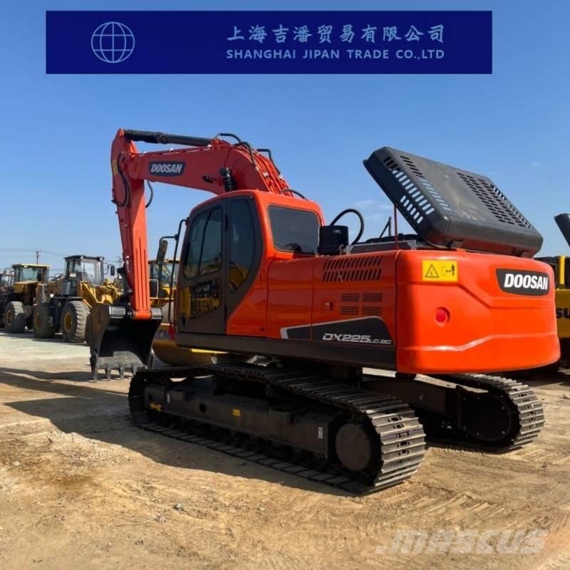 Doosan DX 225 Pásové rýpadlá