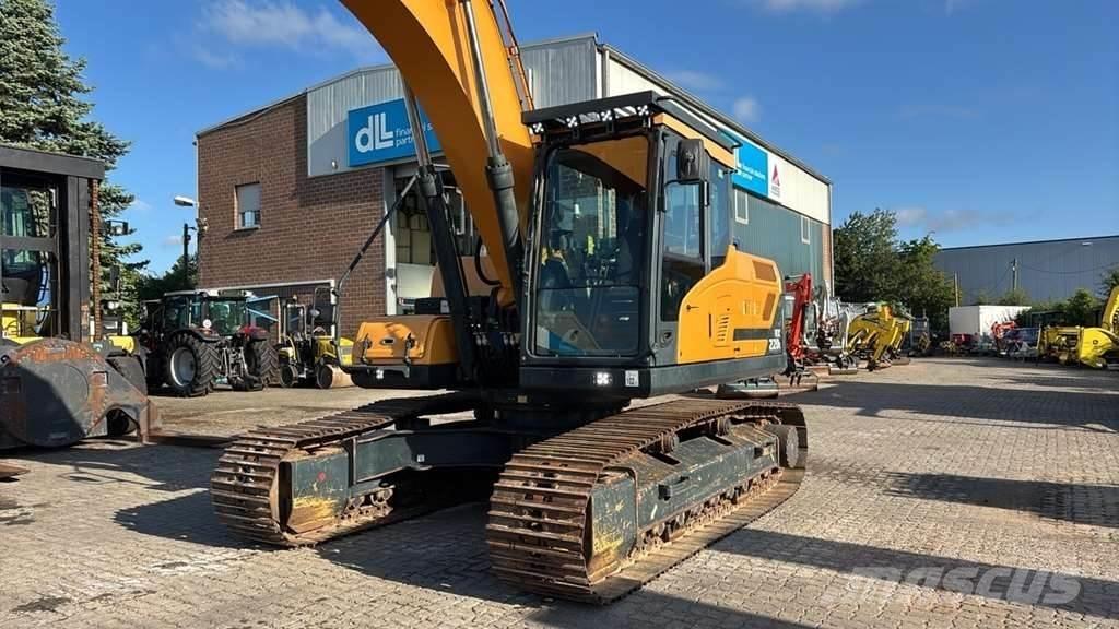 Hyundai HX220L Špeciálne bagre