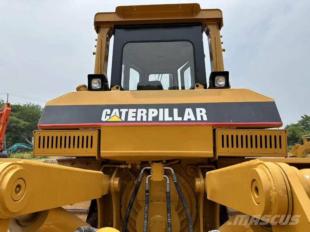 CAT D 8 R Pásové dozéry