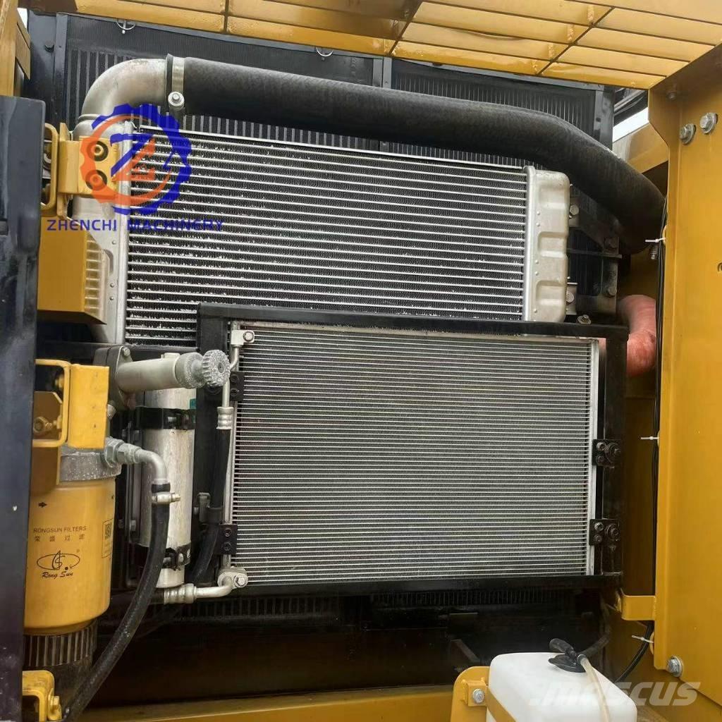 CAT 320 D2 Pásové rýpadlá