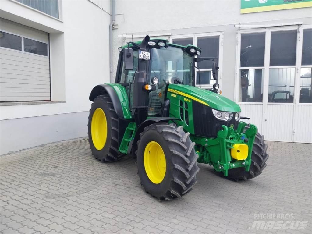 John Deere 6120M Traktory