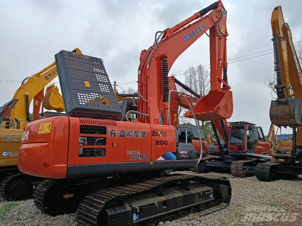 Hitachi ZX 200 Pásové rýpadlá
