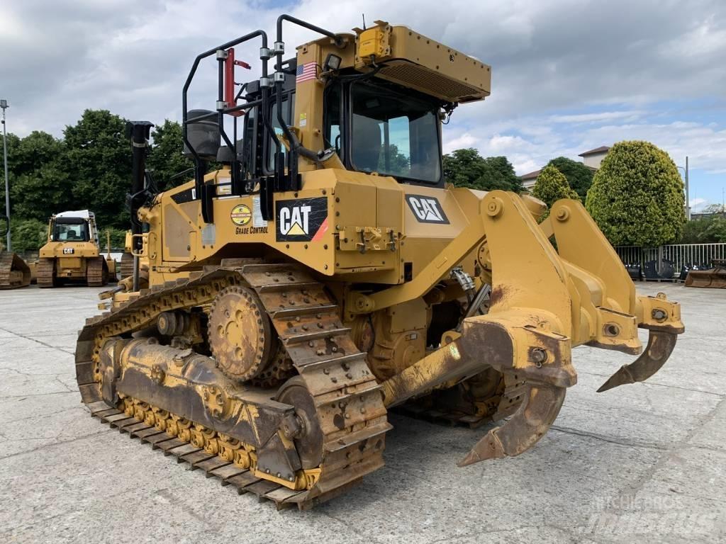 CAT D 6 T XLVP Pásové dozéry