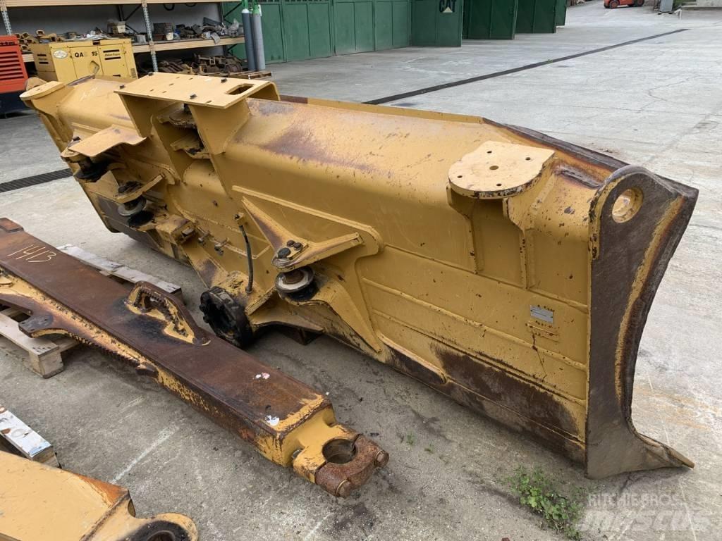 CAT D 6 T XLVP Pásové dozéry