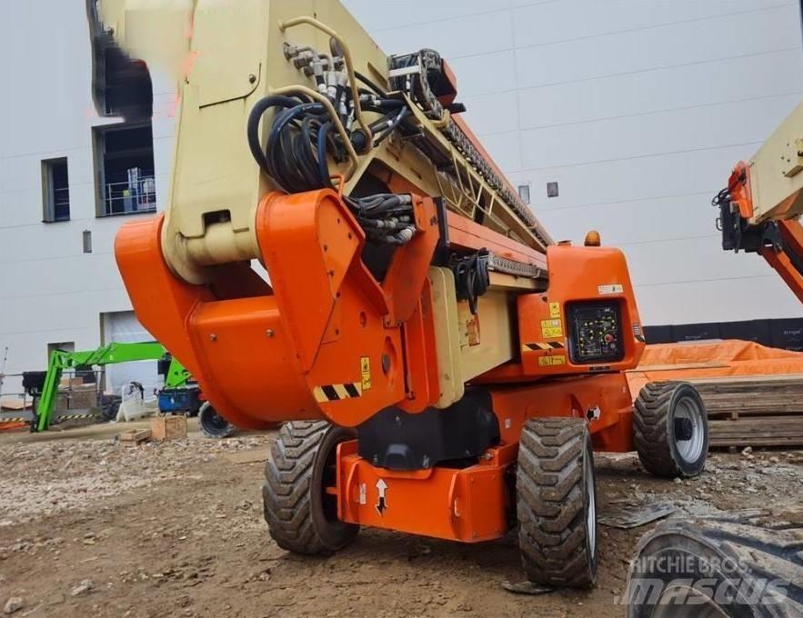 JLG 1250 AJP Kĺbové plošiny