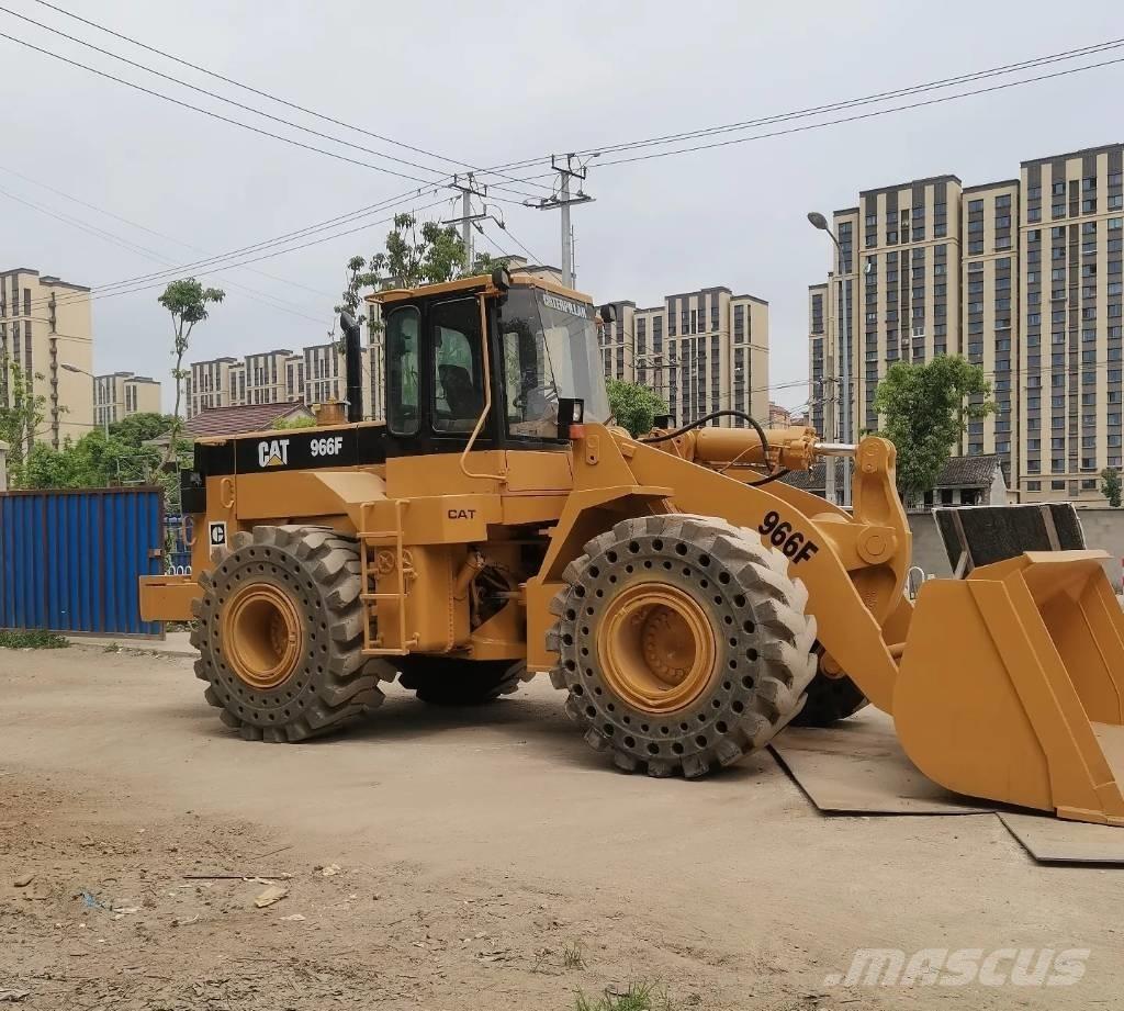 CAT 966 F Kolesové nakladače