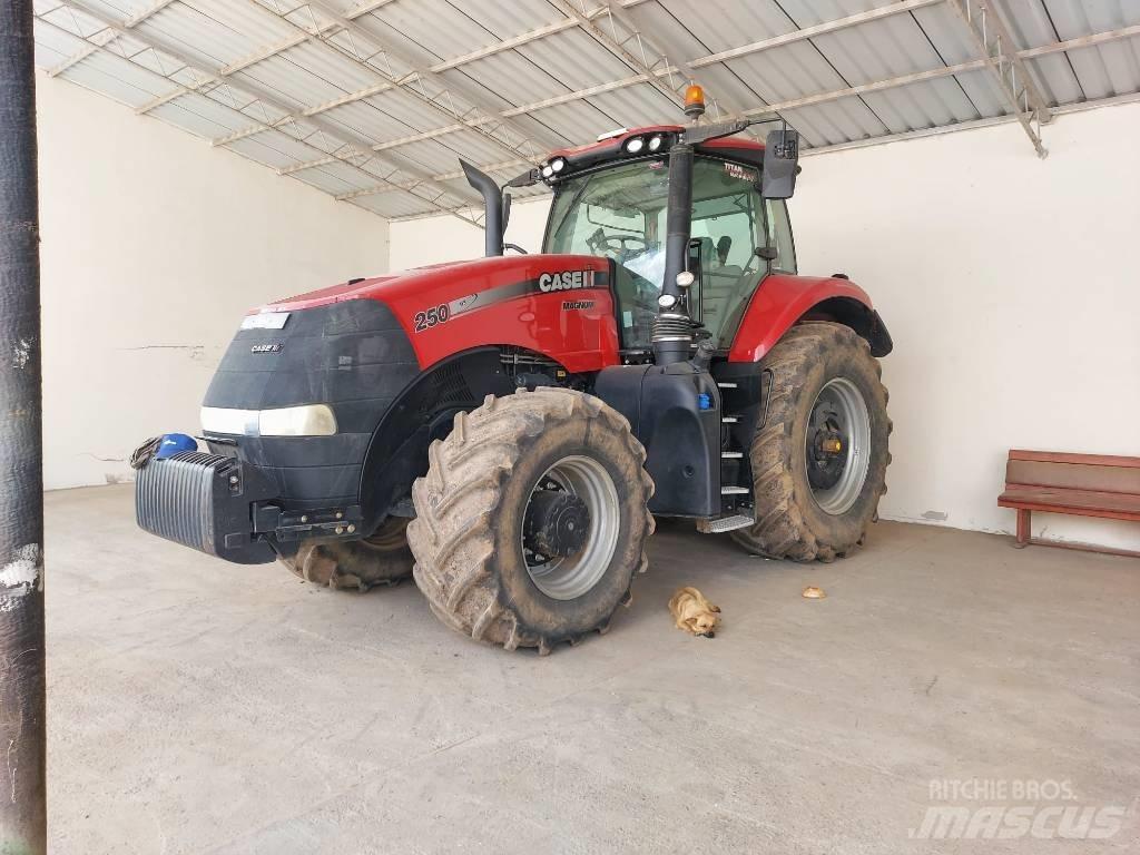 Case IH Magnum 250 Traktory