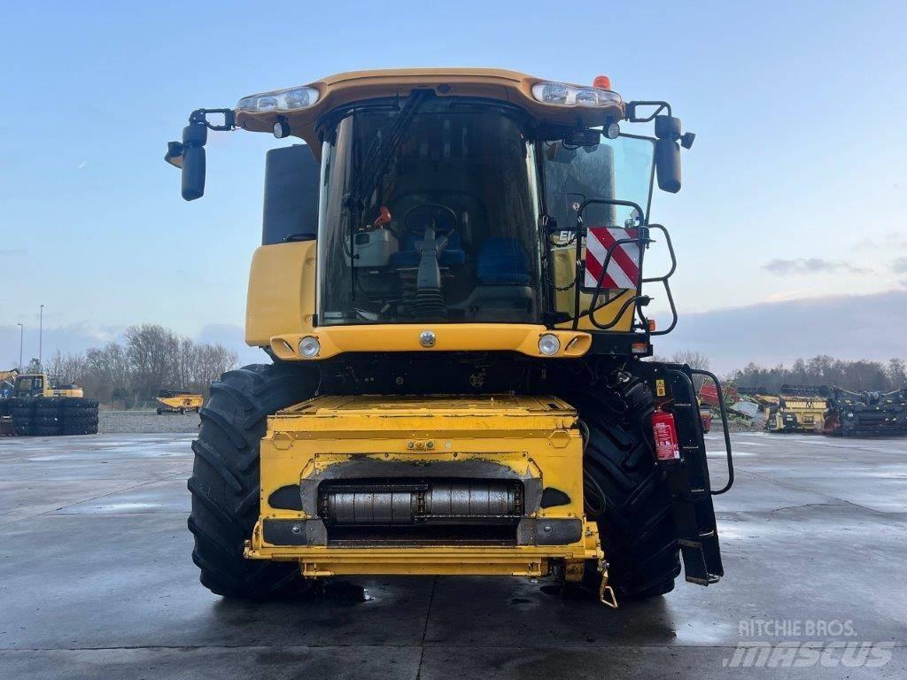 New Holland CR 9080 Kombinované zberacie stroje