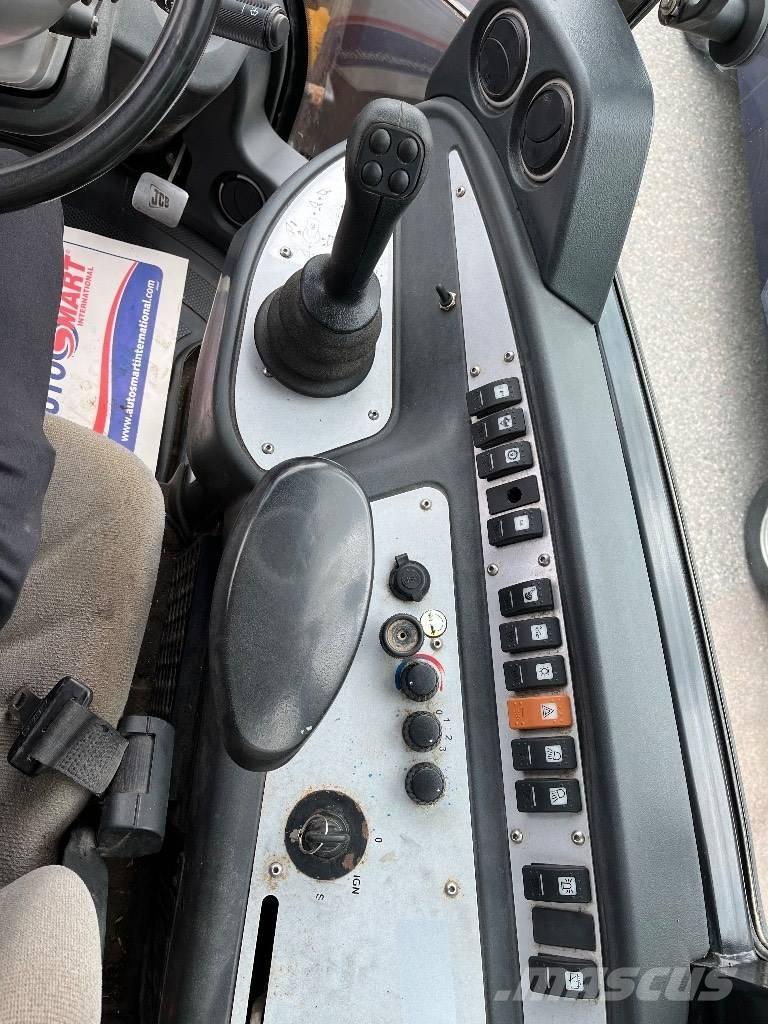 JCB 409 B 40km/h Šmykom riadené nakladače