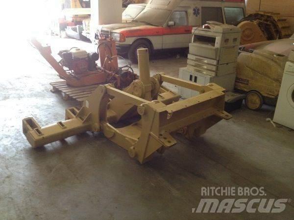 CAT 140H/160H Ripper Stavebníctvo - ostatné