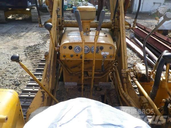 Komatsu D20S-3 Pásové dozéry