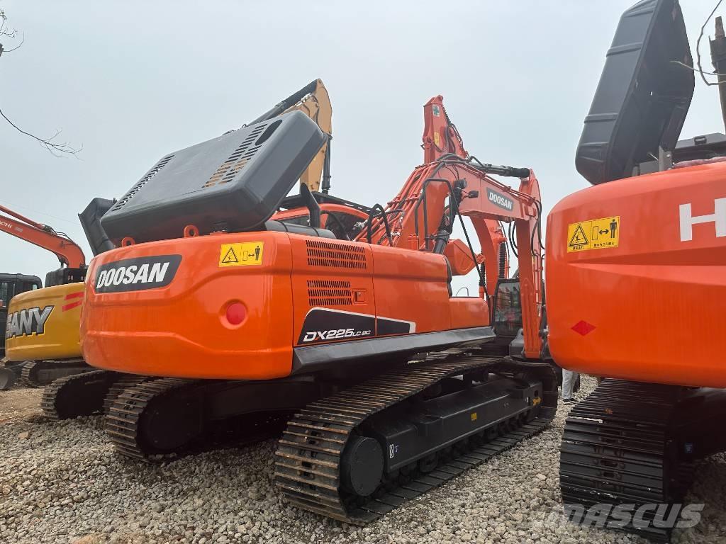 Doosan DX225 Pásové rýpadlá