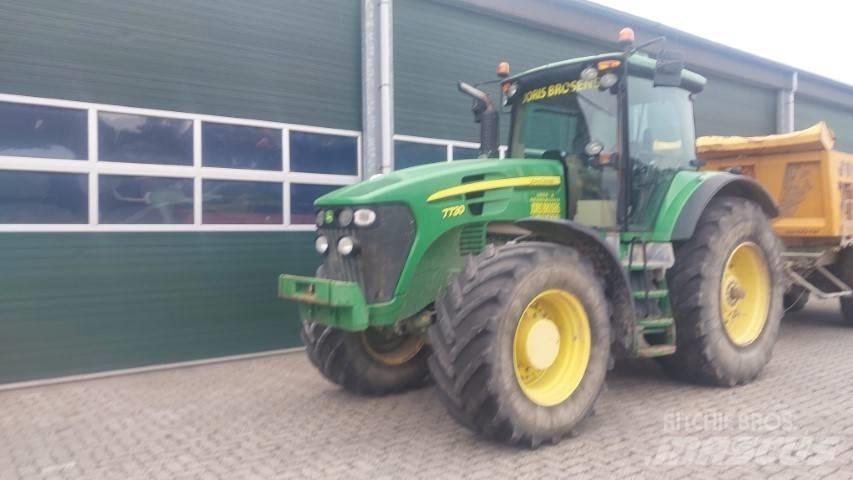 John Deere 7730 AS Traktory