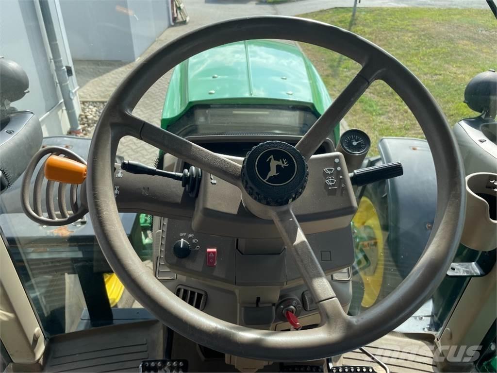 John Deere 6195M Traktory