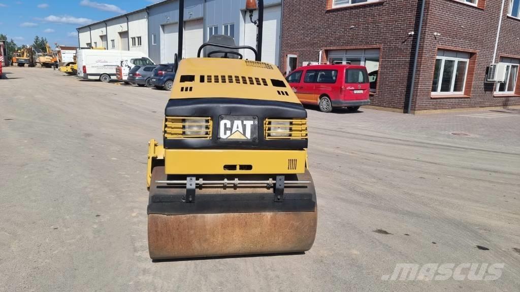 CAT CB 224 C Tandemové valce