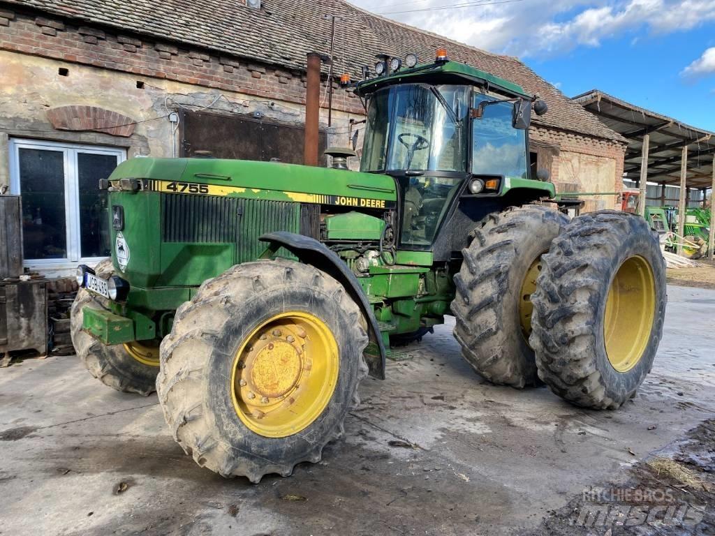 John Deere 4755 Traktory