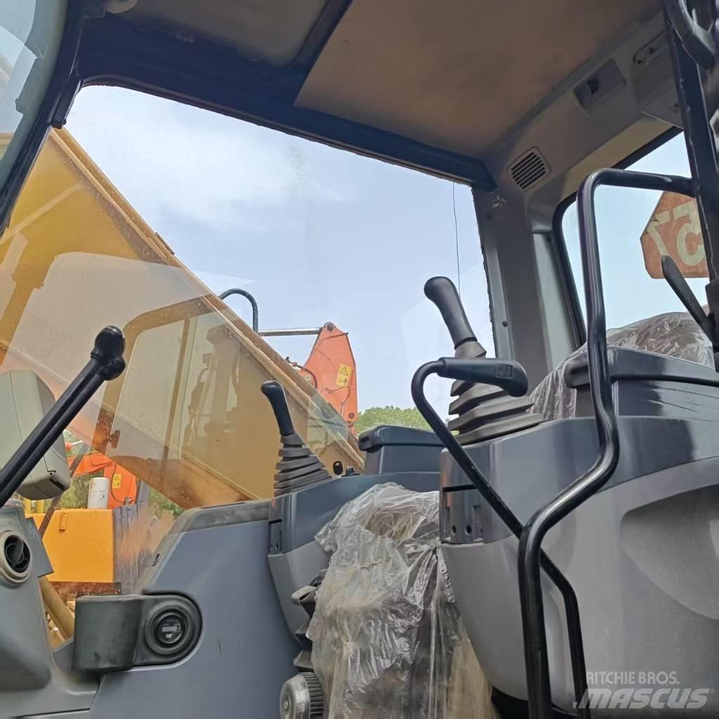 CAT 320 C L Pásové rýpadlá